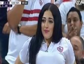 بالفيديو.. شبيهة صافيناز تلفت أنظار الجماهير فى برج العرب