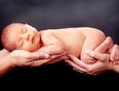 يتوقفون عن التنفس ويبكون بلا دموع.. 5 حقائق غريبة عن الرضع