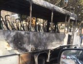 بالفيديو والصور.. نشوب حريق فى أتوبيس بجوار مدرسة بمصر الجديدة 
