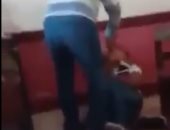 بالفيديو.. معلم يطرح طالبا أرضاً ويضربه بالحزام فى مدرسة بالغربية