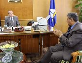 محافظ دمياط يبحث المشروعات المتأخرة مع رئيس هيئة الطرق والكبارى