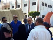بالصور.. الأمن يفض مشاجرة بين ولى أمر طالبة ومعلم فى مدرسة ببورسعيد