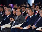 بالصور.. الرئيس السيسي يوجه التحية للشباب المشارك بنموذج محاكاة الدولة المصرية