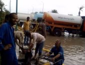 القوات المسلحة تدفع بسيارات لشفط مياه الأمطار من شوارع الغردقة