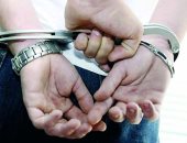 القبض على 3 عاطلين بحوزتهم مواد مخدرة داخل توك توك بمنطقة التبين