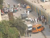 ننشر أول صور لموقع انفجار قنبلة استهدفت دورية أمنية بمنطقة جسر السويس