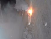 بالفيديو.. انفجار كابلات الكهرباء بحى الكهف فى مدينة الغردقة