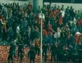 بالفيديو.. اشتباكات دامية فى الدورى الألبانى ونقل المشجعين للمستشفى