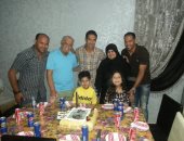 بالصور.. حسنى عبد ربه يحتفل بعيد ميلاده الـ32 مع أسرته فى أبو صوير