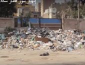 بالفيديو.. إنهيار سور قطار سكة حديد بسبب القمامة في الجيزة