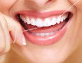 خيط الأسنان.. بعض الفوائد وكثير من الأضرار 