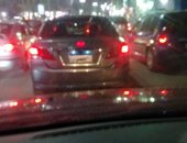 صحافة المواطن.. سيارة تطمس لوحاتها المعدنية فى منطقة فيصل بالجيزة