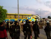 أتوبيس الأهلى يغادر المحلة وسط حراسة أمنية مشددة