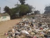 أهالى قرية ميت إشنا بالدقهلية يشكون من تراكم القمامة فى الشوارع