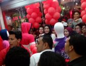 عمرو جمال ورحيل يحتفلان بالفوز  على طنطا بافتتاح "الأهلى ستورز" بالمحلة