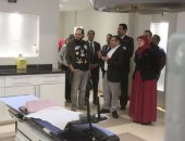 بالصور.. نجم البلاتوه أحمد أمين يقدم عرض "ستاند كوميدى" بمستشفى بهية