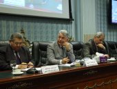 بالصور.. وزير التعليم العالى: وجود الكتاب الجامعى خاطئ..لكن الطالب يبحث عنه