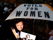 بالصور.. الأمريكيات يتحدن ضد "ترامب" بشعار "انتخبوا السيدات"