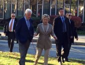 هيلارى وكلينتون يصلان للإدلاء بصوتيهما فى نيويورك