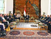 بالصور.. الرئيس السيسى يشيد بالنمو المتواصل فى العلاقات المصرية الفرنسية