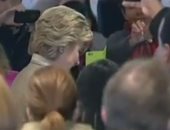 بالفيديو... هيلارى كلينتون تدلى بصوتها فى الانتخابات بولاية نيويورك