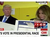 "الشك هيموتنى".. "ترامب" يراقب زوجته أثناء تصويتها بـ"منهاتن"