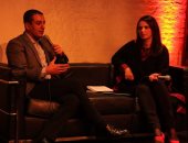 بالصور.. أداء تمثيلى يصاحب سامح خضر أثناء مناقشة "الموتى لا ينتحرون" فى بلجيكا