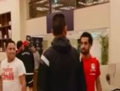 بالفيديو.. كواليس الحوار الغامض بين الحضرى وصلاح فى معسكر الفراعنة