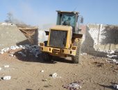 إزالة 7 حالات تعد على الأرض الزراعية ورفع 2687 متر مكعب من القمامة بالمنيا 