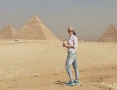 بالصور.. بطلة رولان جاروس تزور مصر للاستمتاع بالأهرامات