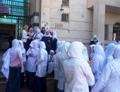 إضراب العشرات من قسم التمريض بمستشفيات جامعة الزقازيق بعد خصم 15% من الراتب