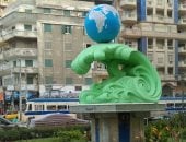 بالصور.. شكوى من تشوه تمثال الموجة فى الإسكندرية وألوانه غير المناسبة