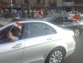 بالفيديو والصور.. مسيرة بالسيارات تجوب ميدان التحرير رافعة الأعلام المصرية