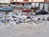 بالصور.. القمامة تحتل شارع المنشية فى الطالبية ومطالب بتوفير صناديق لجمعها