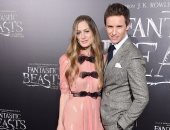 بالصور.. إيدى ريدماين وزوجته فى العرض الأول لفيلم Fantastic Beasts