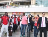 فريق غانا يؤدى صلاة العصر بإحدى قاعات مطار برج العرب عقب وصوله