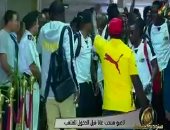 بالفيديو.. طقوس "غريبة" للاعبى غانا لحظة دخول برج العرب