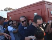 وصول جثمان الراحل محمود عبد العزيز إلى مسقط رأسه بالورديان فى الإسكندرية