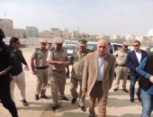 مدير أمن المنيا يتفقد القوات أمام محكمة الجنايات بالتزامن مع عرض 192 متهمًا