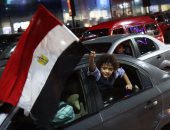 مواطنون يحتفلون بفوز الفراعنة على غانا فى شوارع القاهرة