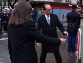 بالصور... هولاند يزيح الستار عن لوحة تذكارية فى مراسم إحياء ذكرى اعتداءات باريس