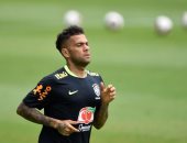 تقارير: دانى ألفيس يغيب عن البرازيل فى مونديال روسيا