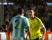 بالفيديو.. بعد سب مدافع الأرجنتين.. رودريجيز يشتبك مع الحكم فى نفق "الملعب"