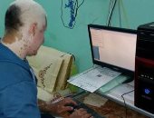 محمد شاب من ذوى الاحتياجات الخاصة متفوق دراسياً ويأمل فى وظيفه