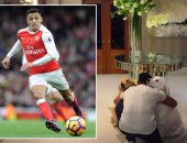 كيف قابل سانشيز كلبيه فى لندن بعد الفوز مع تشيلى على أوروجواى؟