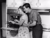  دراسة: عدم مساعدة الرجال فى الأعمال المنزلية يجعلهم أكثر عرضة للخيانة