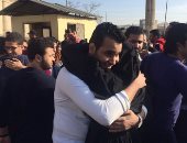 بالصور.. خروج سجناء العفو الرئاسى من طره بهتاف: "بنحبك يا سيسى.. تحيا مصر"