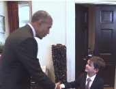 بالفيديو.. أوباما يقابل الطفل أليكس صاحب دعوة عمران السورى للعيش فى منزله