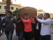 بالصور.. جثمان يحيى الجمل يغادر جامعة القاهرة إلى مثواه الأخير 