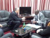 وزير الرى يرفع تقريرا لرئيس الوزراء عن نتائج زيارته لـ تنزانيا